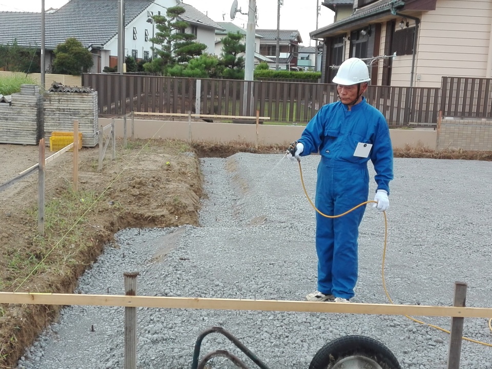 シロアリ薬剤塗布