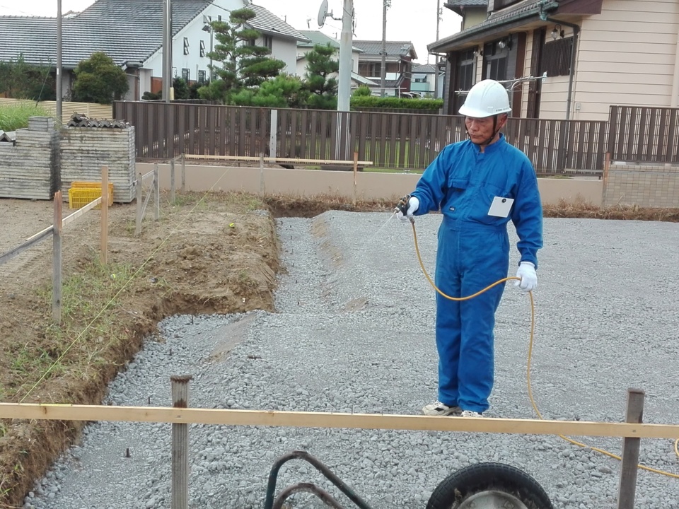 シロアリ薬剤塗布